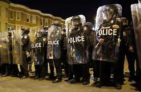 Нови сблъсъци между чернокожи и полицията в Балтимор