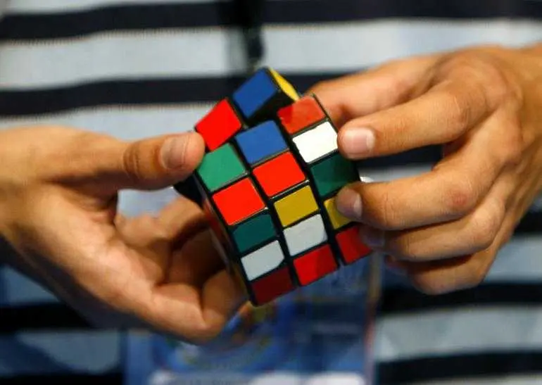 Нов световен рекорд за подреждане на кубчето на Рубик - 5,25 секунди