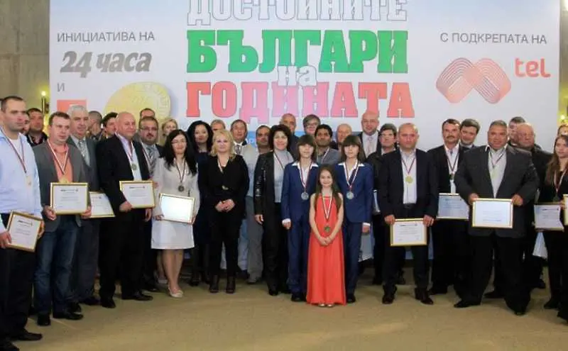 35 достойни българи бяха отличени за добри дела, премиерът посреща всеки на крака