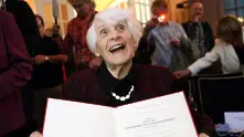102-годишна лекарка защити докторска степен в Германия