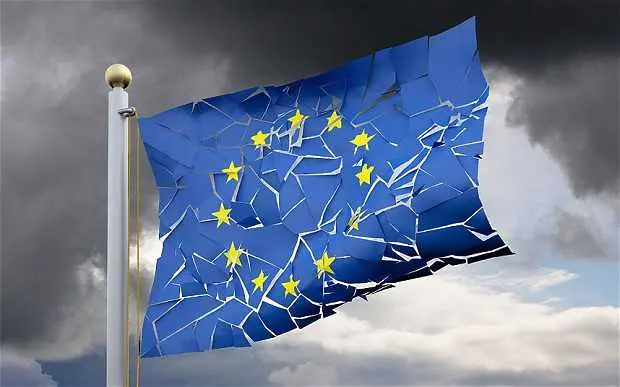 Икономисти: Еврозоната е обречена, независимо от Гърция