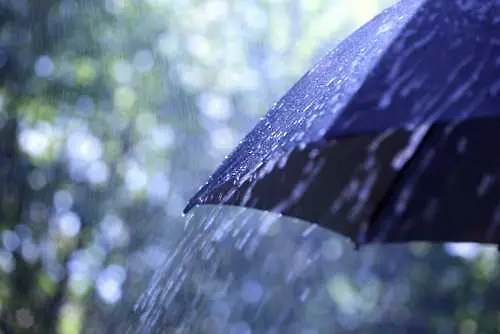 Предупреждение за интензивни валежи в пет области в страната
