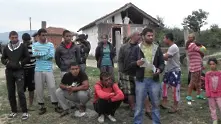 Сред клетви, олелия и жандармерия багер събори незаконни къщи в Гърмен