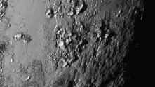 New Horizons изпрати нови смайващи снимки от Плутон