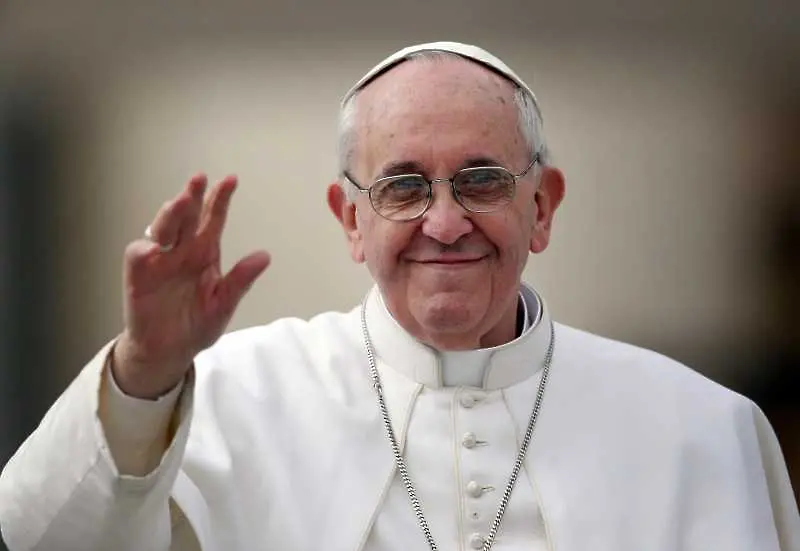 Папата опита листа от кока в Боливия