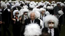 Стотици се маскираха като Айнщайн в Лос Анжелис