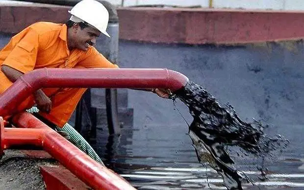  Индия започва да трупа стратегически запаси от нефт