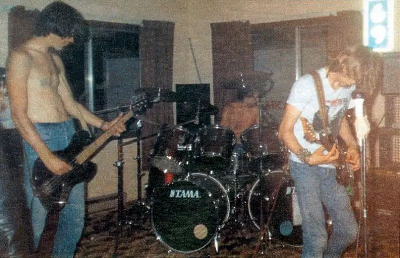 Тийнейджърка разкри невиждани снимки от първия концерт на Nirvana