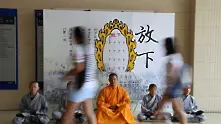 Монах от Шаолин протестира срещу мобилните телефони