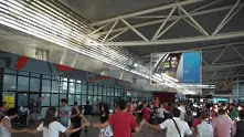 Фолклорен флашмоб на летище София (видео)