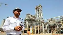 Нефтът поевтинява с $10 на барел след отмяната на санкциите срещу Иран
