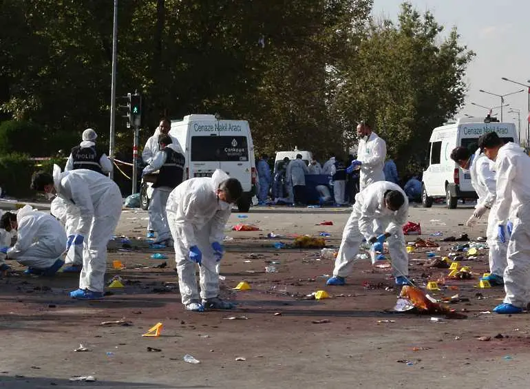Идентифицираха извършителите на самоубийствения атентат в Анкара