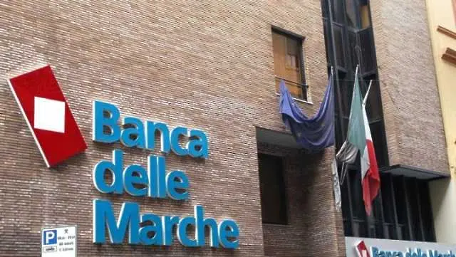 Италия ще похарчи 2,2 млрд. евро за спасяването на три банки