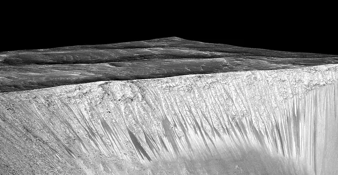 НАСА потвърди: Има течаща вода на Марс 