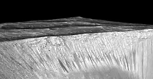 НАСА потвърди: Има течаща вода на Марс 