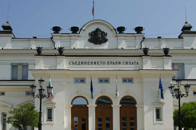 Парламентът създаде комисия за сваляне имунитета на Сидеров
