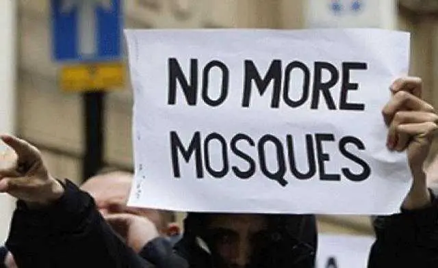 Троен ръст на нападенията срещу британски мюсюлмани след атентатите в Париж