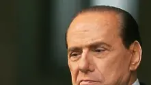 Отчаян мъж се запали край дома на Берлускони