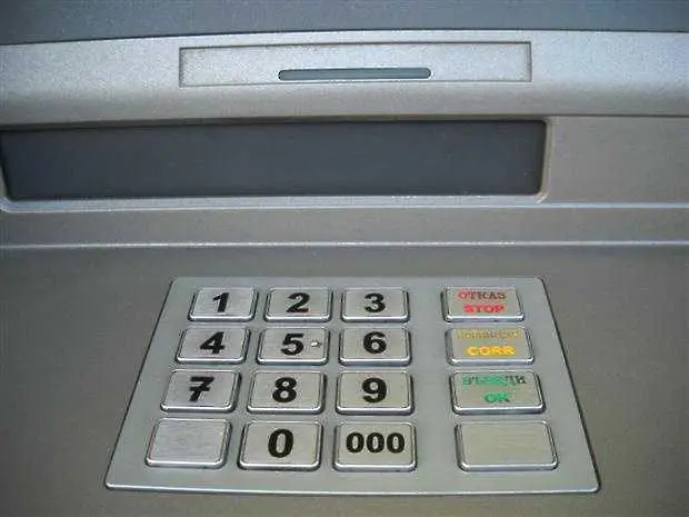 Зареждат ударно с пари банкоматите в страната