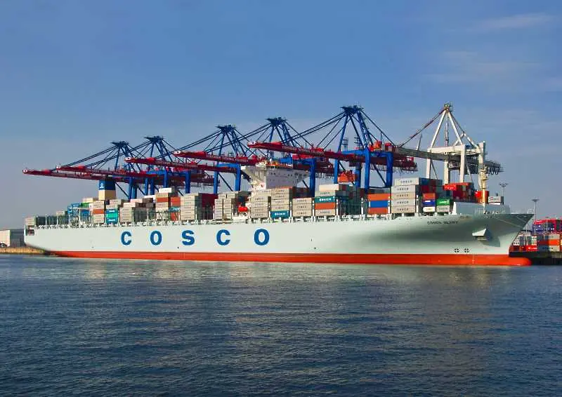 Китайска компания купува мажоритарен дял от гръцкото пристанище Пирея