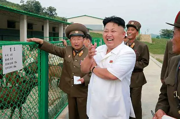 Пхенян „обстрелва“ Южна Корея с тоалетна хартия и цигарени угарки