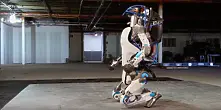 Атлас - новият смайващ робот на Boston Dynamics (видео) 