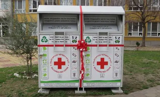 БЧК започва да събира стари дрехи в контейнери на публични места