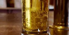 Един много простичък трик, за да разберете дали пиете бира от мръсна чаша