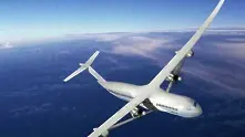 Хибриден самолет ще лети с гориво от водорасли