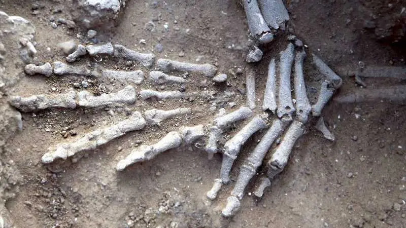 Скелети на двуметрови хора са открити край Бургас