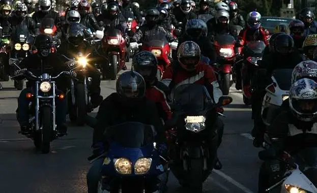 Мотористи от цялата страна окупират протестно центъра на София