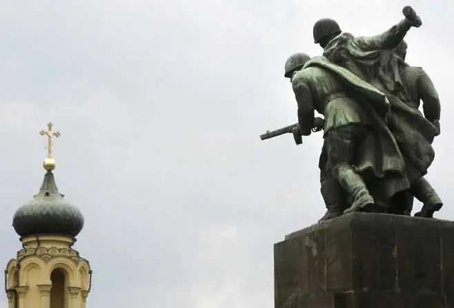 Полша премахва паметниците на Червената армия