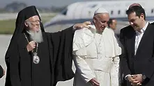 Папата прибира 10 бежанци от о. Лесбос