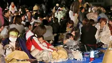 Трусът в Япония: 9 загинали, стотици ранени, спасено бебе 