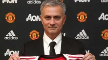 „Манчестър Юнайтед” официално представи Жозе Моуриньо като нов треньор на отбора
