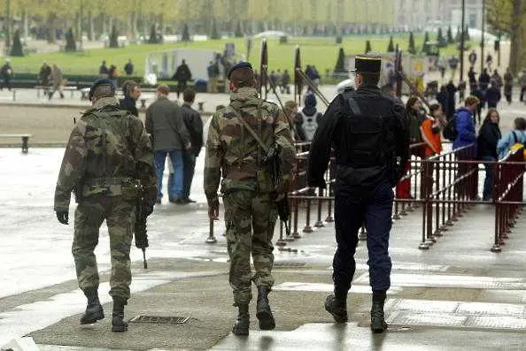 Единият убиец от Руан е бил под домашен арест за тероризъм