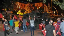 Турският парламент се събира извънредно. Арестуваните вече са 1563 