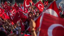 Турция закрива десетки медии