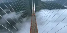 В Китай завърши строежът на най-високия висящ мост в света