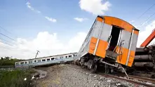 Товарен влак дерайлира край София