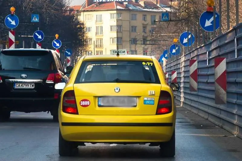 Отменят изпита за преиздаване на удостоверения на таксиметрови шофьори