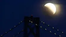 Вълшебната красота на лунните затъмнения в 15 мистериозни фотографии