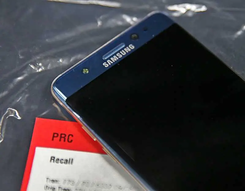 И новата батерия на Galaxy Note 7 изпуши