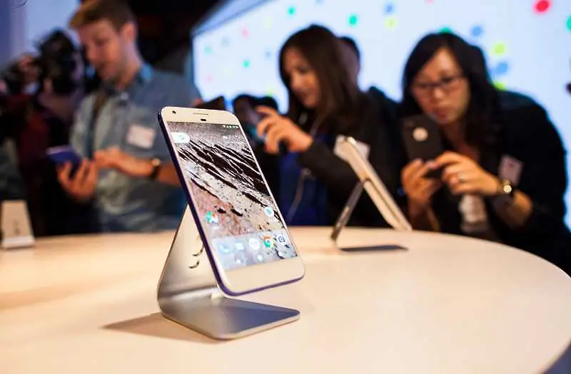 Google представи пилотния си смартфон Pixel 