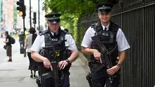 Един загинал и двама тежко ранени при атака с нож в Лондон