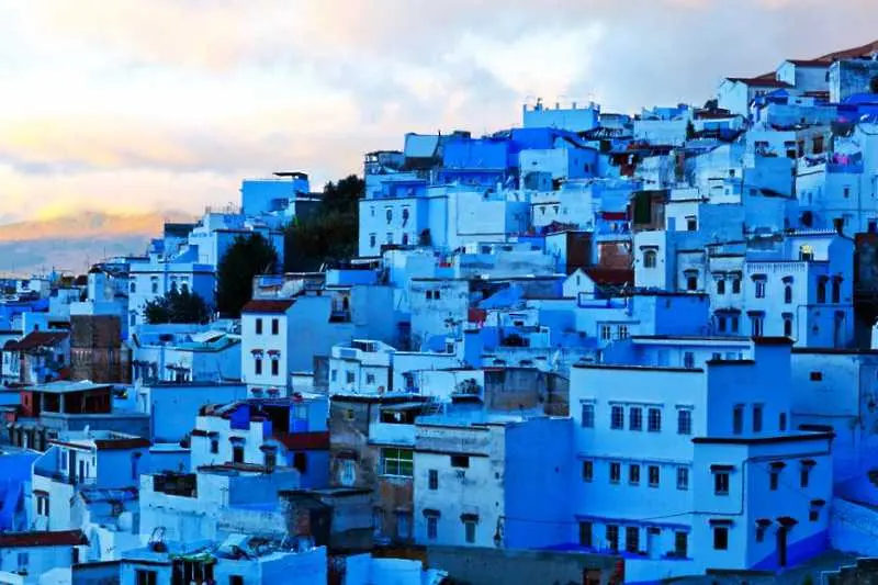 Сякаш небето е изкъпало в синевата си този стар град в Мароко
