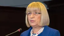 Цецка Цачева остава председател на парламента