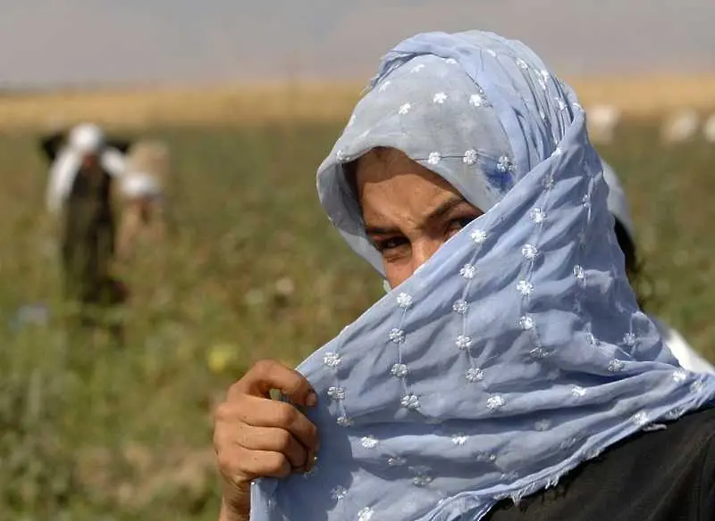 Турция на път да амнистира браковете с малки момичета