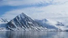 Едно магично изпълнение на пиано сред айсбергите на Полярния кръг