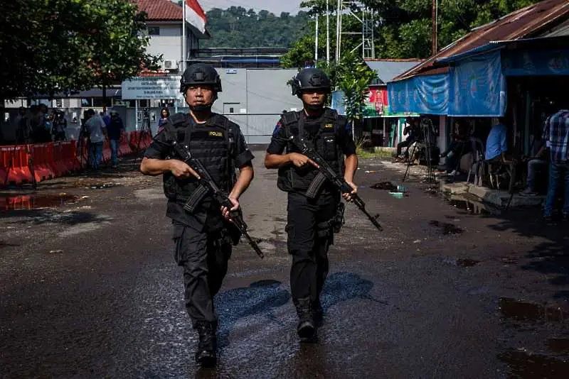 Полицията в Индонезия предотврати атентат по Коледа